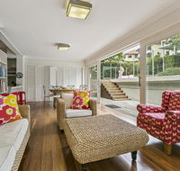 Summery spacious 4 bed home in Kurraba Point - Accommodation Brisbane