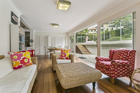 Summery, Spacious 4 Bed Home In Kurraba Point - Accommodation Brisbane 0