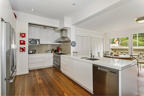 Summery, Spacious 4 Bed Home In Kurraba Point - Accommodation Brisbane 1