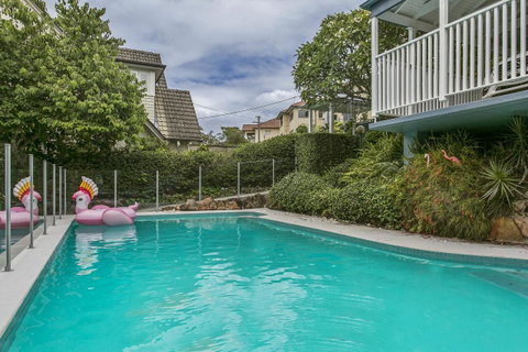 Summery, Spacious 4 Bed Home In Kurraba Point - Accommodation Brisbane 10