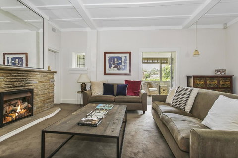 Summery, Spacious 4 Bed Home In Kurraba Point - Accommodation Brisbane 11