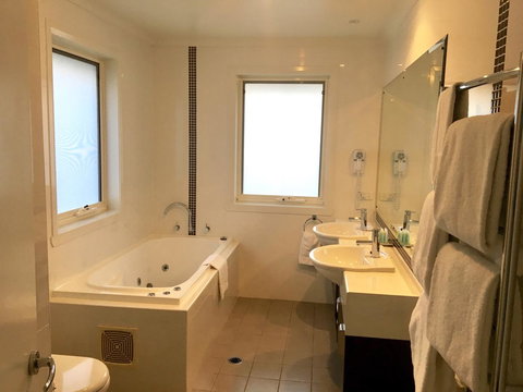 Encore Apartments - Accommodation Brisbane 3