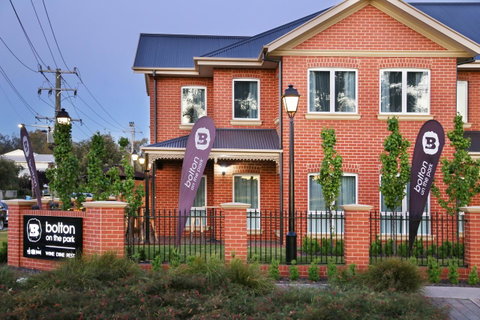 Best Western Plus Bolton On The Park - Accommodation Brisbane 1