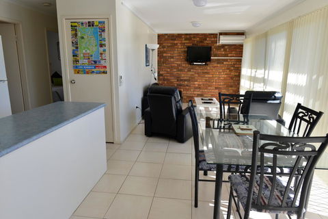 Beach House Holiday Apartments - Accommodation Brisbane 8