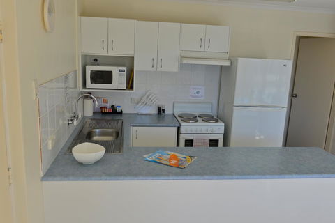 Beach House Holiday Apartments - Accommodation Brisbane 6