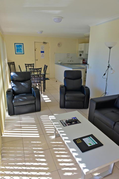 Beach House Holiday Apartments - Accommodation Brisbane 7