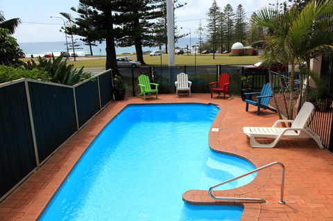 Beach House Holiday Apartments - Accommodation Brisbane 2