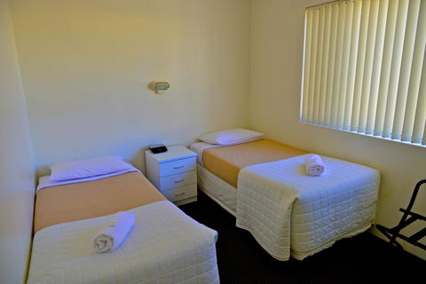 Beach House Holiday Apartments - Accommodation Brisbane 9