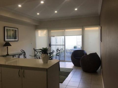 Travers Street Apartment - Accommodation Brisbane 3
