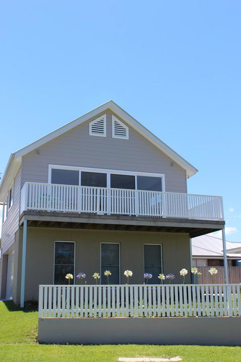 Red Waratah - Accommodation Brisbane 0