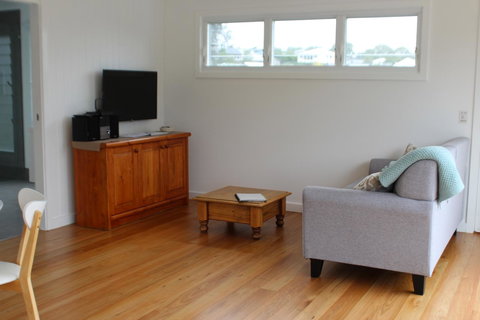 Red Waratah - Accommodation Brisbane 5