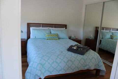 Red Waratah - Accommodation Brisbane 6