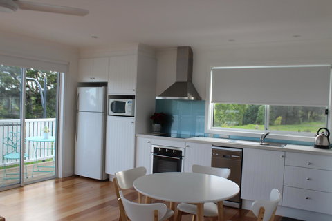 Red Waratah - Accommodation Brisbane 8