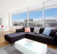 Gadigal Groove - Modern and Bright 3BR Executive Apartment in Zetland with Views - Accommodation Brisbane