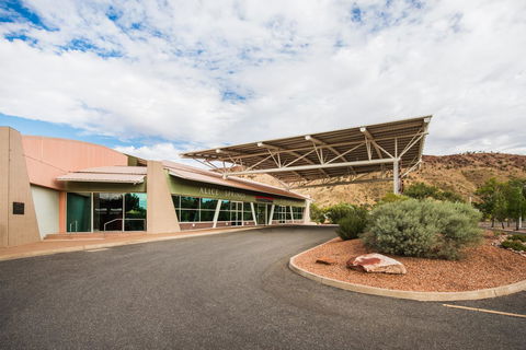 Crowne Plaza Alice Springs Lasseters, An IHG Hotel - Accommodation Brisbane 11