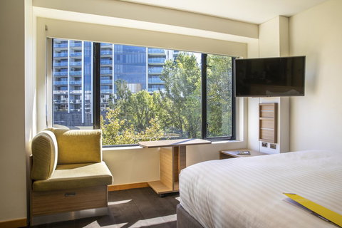 Crowne Plaza Canberra, An IHG Hotel - Accommodation Brisbane 14