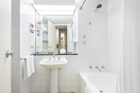 Crowne Plaza Canberra, An IHG Hotel - Accommodation Brisbane 26