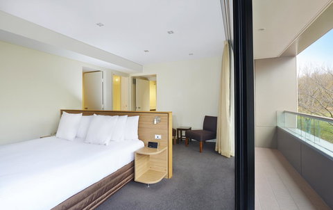 Crowne Plaza Canberra, An IHG Hotel - Accommodation Brisbane 13