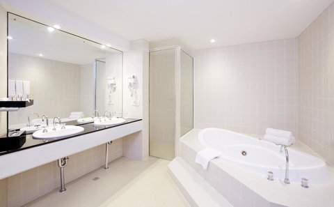 Crowne Plaza Canberra, An IHG Hotel - Accommodation Brisbane 20