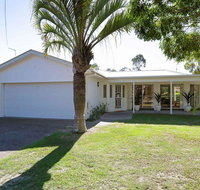Bonito' 26 Bonito Street - pet friendly housewith aircon - Accommodation Brisbane