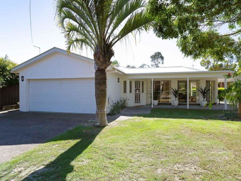 Bonito', 26 Bonito Street - Pet Friendly Housewith Aircon - Accommodation Brisbane 0
