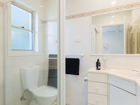 Bonito', 26 Bonito Street - Pet Friendly Housewith Aircon - Accommodation Brisbane 2