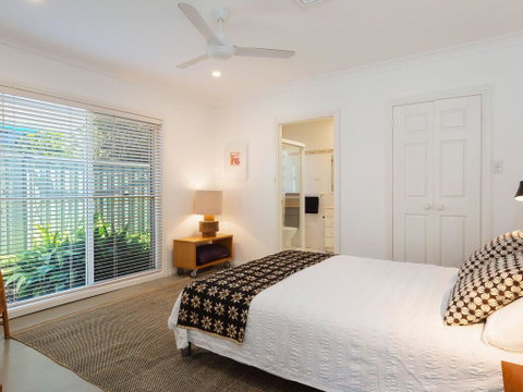 Bonito', 26 Bonito Street - Pet Friendly Housewith Aircon - Accommodation Brisbane 1