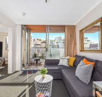 Bright Central Pad with Rooftop Pool Gym  Parking - Accommodation Brisbane