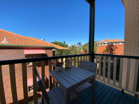 Brisbane City Apartment Atop Victoria Park - Accommodation Brisbane 1