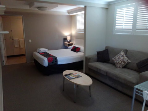 Brisbane Street Studios - Accommodation Brisbane 2