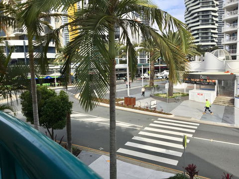 Broadbeach Private Apt With CHA - Accommodation Brisbane 0