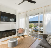 By The Seaside - Accommodation Brisbane