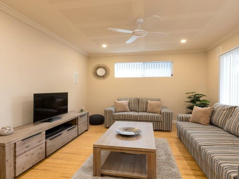 Callala Breeze - Access To Indoor Community Pool - Accommodation Brisbane 2