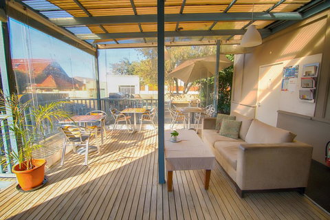 Cambridge Lodge - Accommodation Brisbane 0