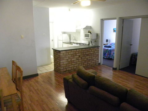 Carnarvon Central Apartments - Accommodation Brisbane 2