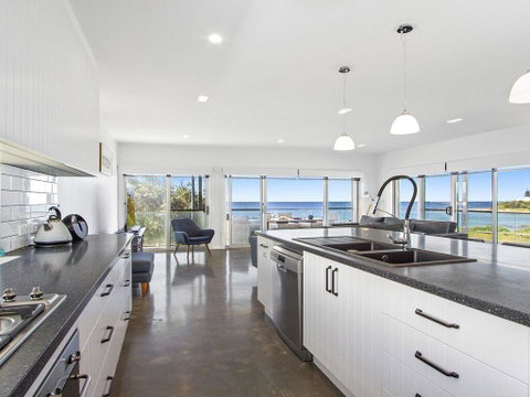 Catalina - Brand New House - Accommodation Brisbane 3