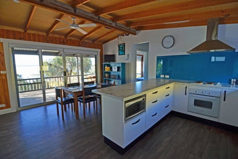CDC-625 Beach House - Accommodation Brisbane 0
