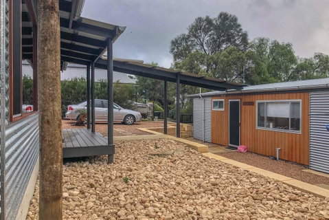 CDC-625 Beach House Incl.rear 2BR Studio - Accommodation Brisbane 1