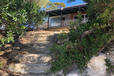CDC-625 Beach House Incl.rear 2BR Studio - Accommodation Brisbane 3