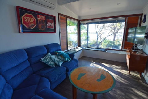 CDC-625 Beach House Incl.rear 2BR Studio - Accommodation Brisbane 2