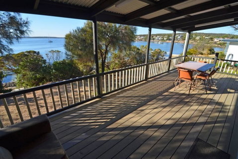 CDC-625 Beach House Incl.rear 2BR Studio - Accommodation Brisbane 0