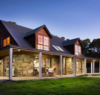 Cedar and Stone - Accommodation Brisbane