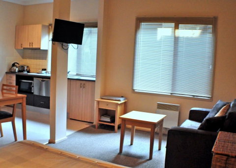 Champagne - Accommodation Brisbane 0
