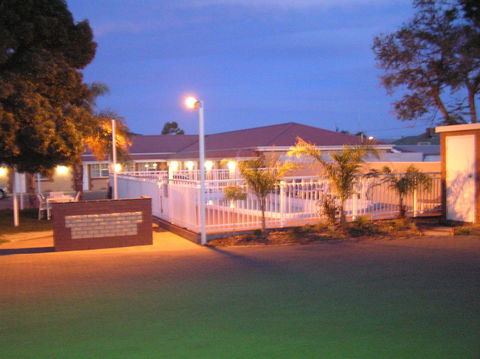 Charles Rasp Motor Inn & Cottages - Accommodation Brisbane 0