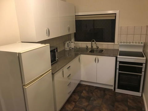 Charles Rasp Motor Inn & Cottages - Accommodation Brisbane 1