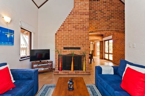 Chateau Cottesloe By The Beach - Accommodation Brisbane 3