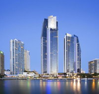 Circle On Cavill Ocean Views In The Heart of Paradise