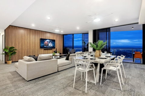 Circle On Cavill Subpenthouse - Accommodation Brisbane 0
