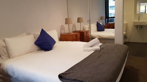 City Apartment With River View - Accommodation Brisbane 2