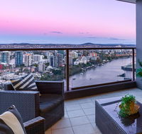 City Sky Home in Africa - River  Story Bridge Views - Accommodation Brisbane
